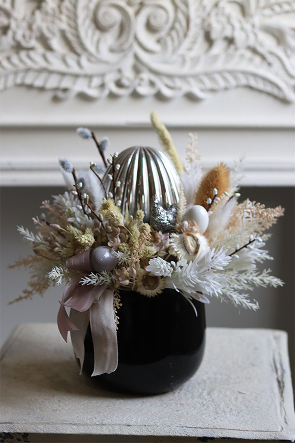 stroik z jajem Bretanna, ozdoba ze srebrnym jajem