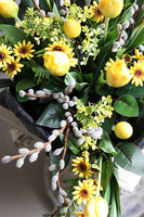 Volcan Yellow, kompozycja nagrobna w misie