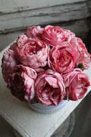 flowerbox z różowymi peoniami, Delia, wys.26cm 