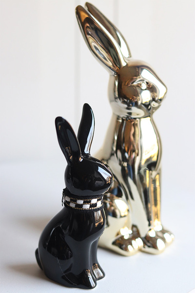 Black Easter Bunny, figurka wielkanocna zajączek