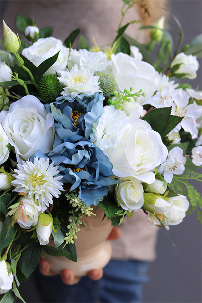 Blue Oceania 2, kompozycja kwiatowa w naczyniu