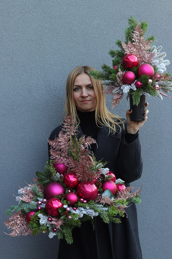 Magenta Xmas, świąteczny bukiet nagrobny we wkładzie	