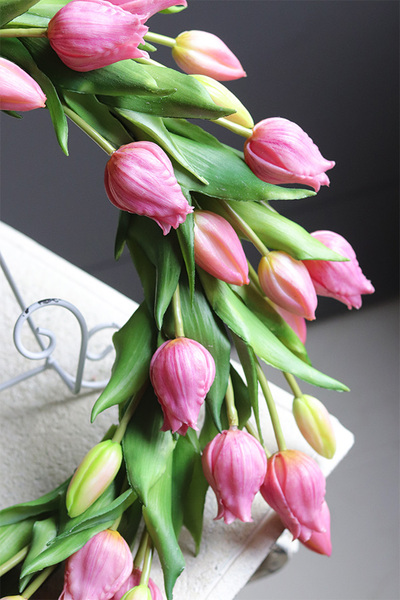 Tulippo Subtelle, wianek z gumowych kwiatów na obręczy