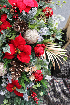 Red&Gold 2, świąteczna wiązanka nagrobna, wym.90x55cm