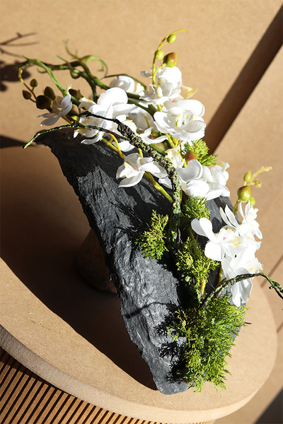 Most Pamięci Volcan, kompozycja nagrobna w misie