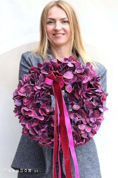 Hortensje Fioletti, wianek na drzwi z hortensji