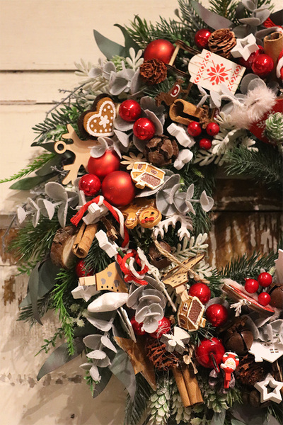 Red Flere, wianek świąteczny