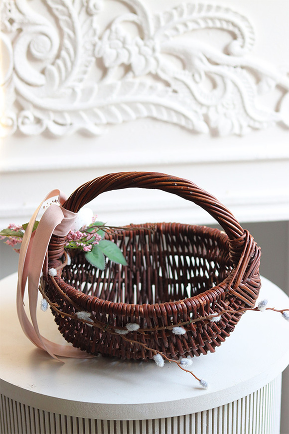 Browne, dekorowany koszyczek wielkanocny