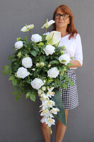 White Fluena 2, elegancka kompozycja nagrobna