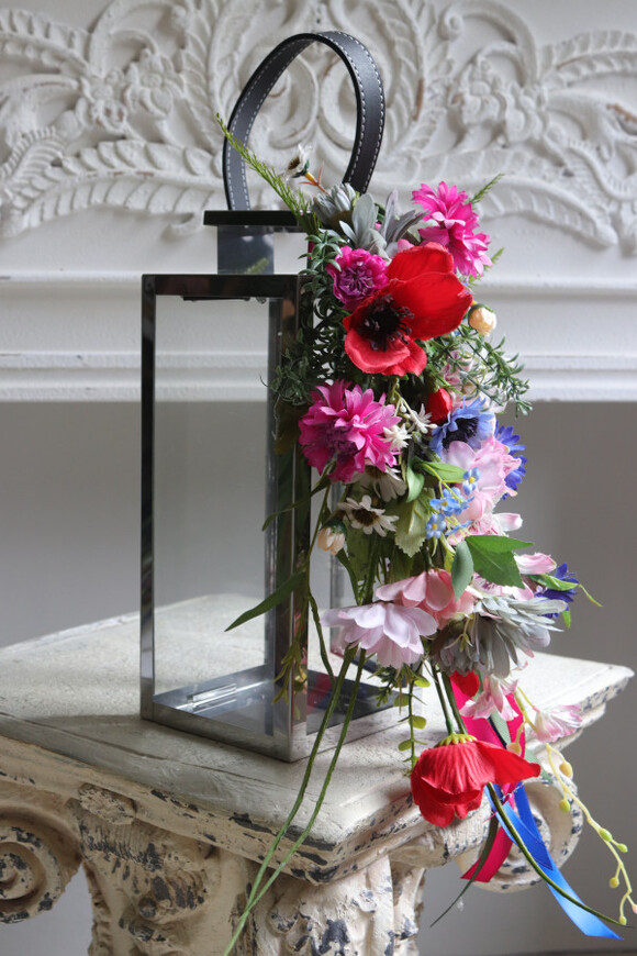 Angelo Garden Mazovia, lampion nagrobny z kwiatami
