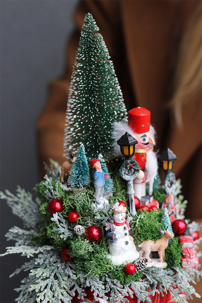 Wonderland, flowerbox świąteczny z dziadkiem do orzechów