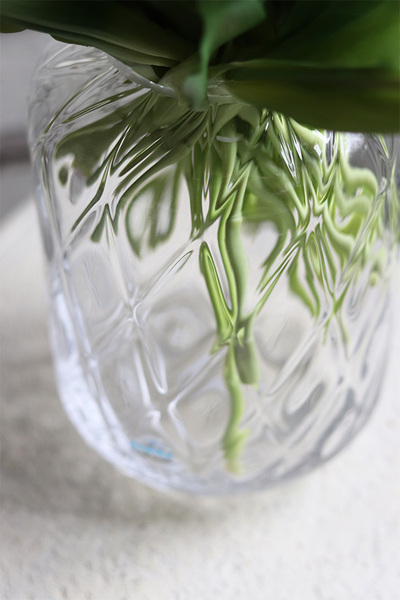 Klarata, bukiet gumowych tulipanów w szklanym wazonie, wys.52cm