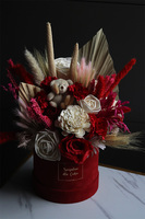 Miłosny Miś, flowerbox kwiatowy na walentynki