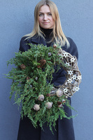 Gwiazdkowo, asymetryczny wianek zimowy