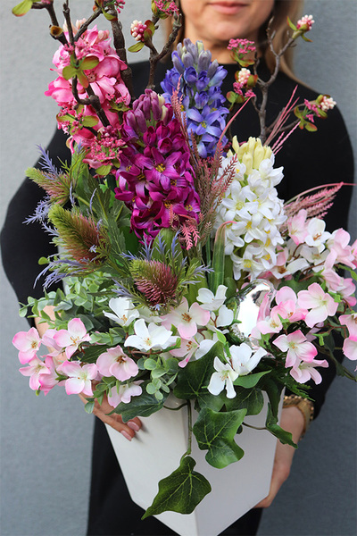 Hiacniti, wiosenna kompozycja z hiacyntami, wys.80cm