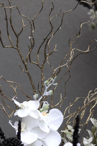 Gold&Black Christmas, zimowa dekoracja w donicy na stojaku