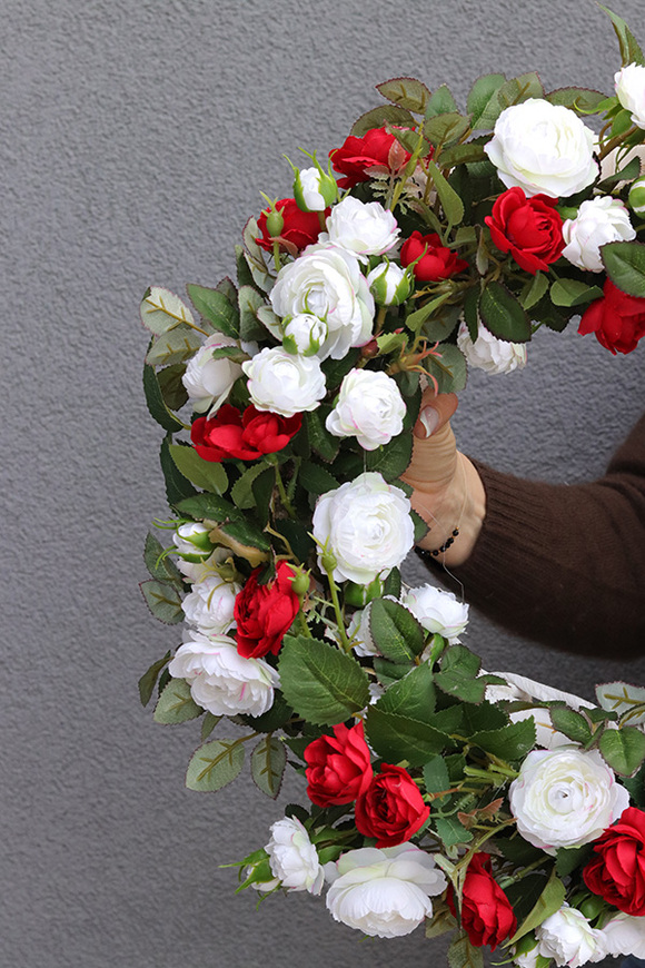 Teraz Polska, wianek z białymi kwiatami