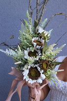 Olivetti, bukiet nagrobny z białymi słonecznikami, dł.115cm