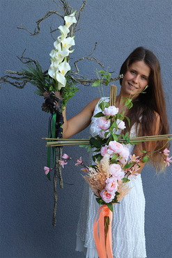 Chrisia, dekoracja nagrobna "krzyż" z kaliami, dł.117cm 