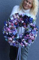 efektowny wianek z niebieskimi różami, Pranella Navy