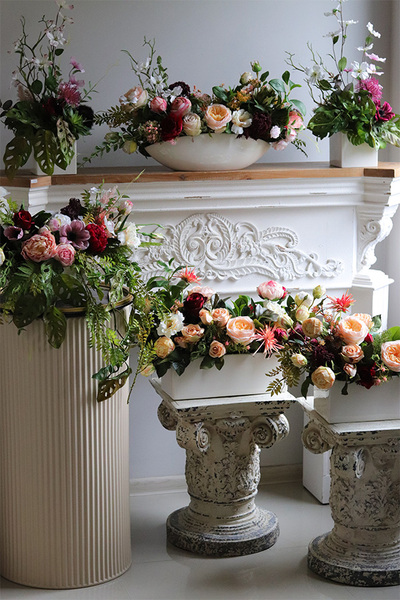 Miodowy Dom Banerra, kompozycja kwiatowa w donicy