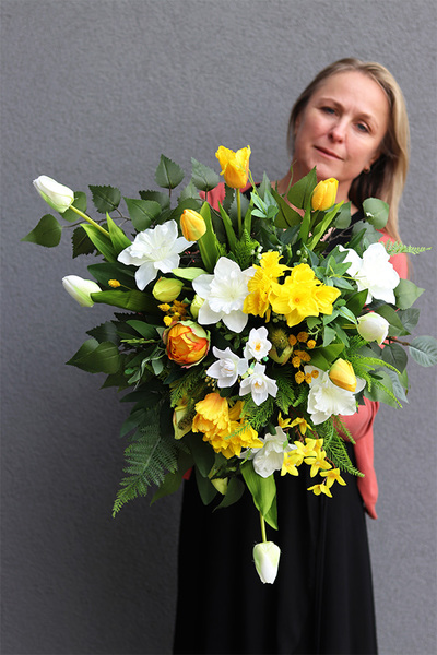 Wiosenna Pogoda, kompozycja nagrobna w misie