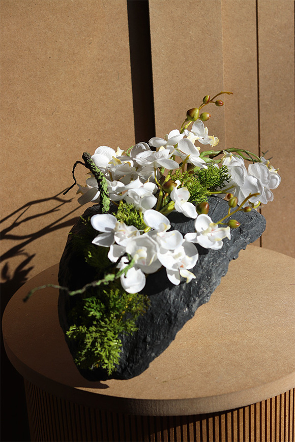 Most Pamięci Volcan, kompozycja nagrobna w misie