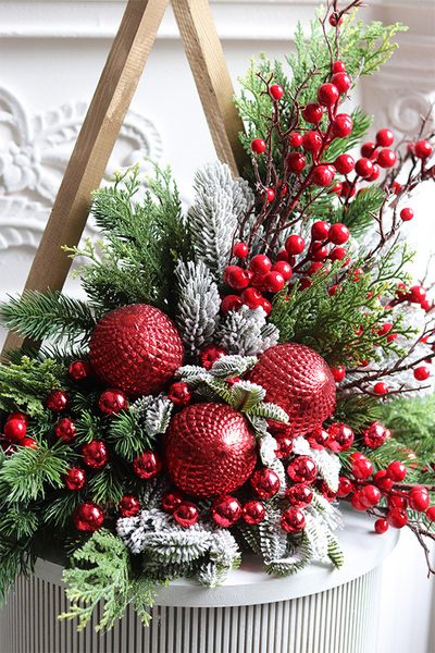 Red Christmas Tree, zimowa kompozycja nagrobna
