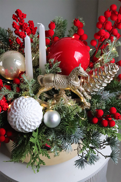 Red&Gold, świąteczna dekoracja w złotej misie
