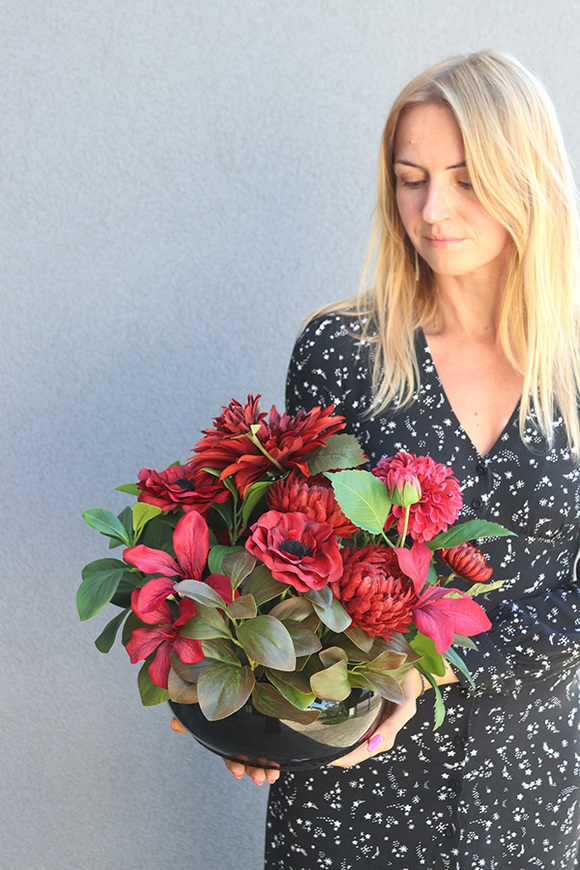 Bordo Katerra, kompozycja nagrobna w misie, wym.36x35cm