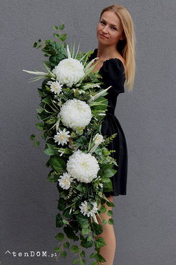 Dacja White, girlanda nagrobna na desce, dł.110cm