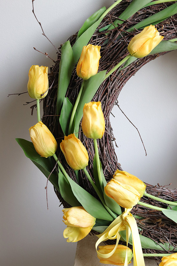Katie Tulips Yellow, wiosenny wianek z tulipanów