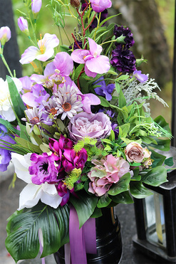 Hellina, bukiet nagrobny z fioletowych kwiatów, dł.75cm