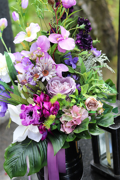 Hellina, bukiet nagrobny z fioletowych kwiatów