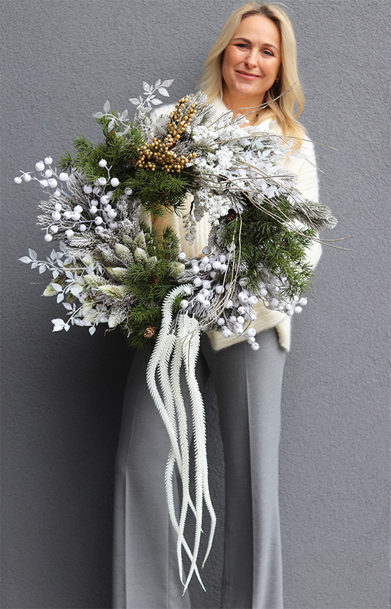 Królewska Zima, zimowy wianek z jagodami