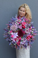 Viola Rosa, kwiatowy wianek na drzwi