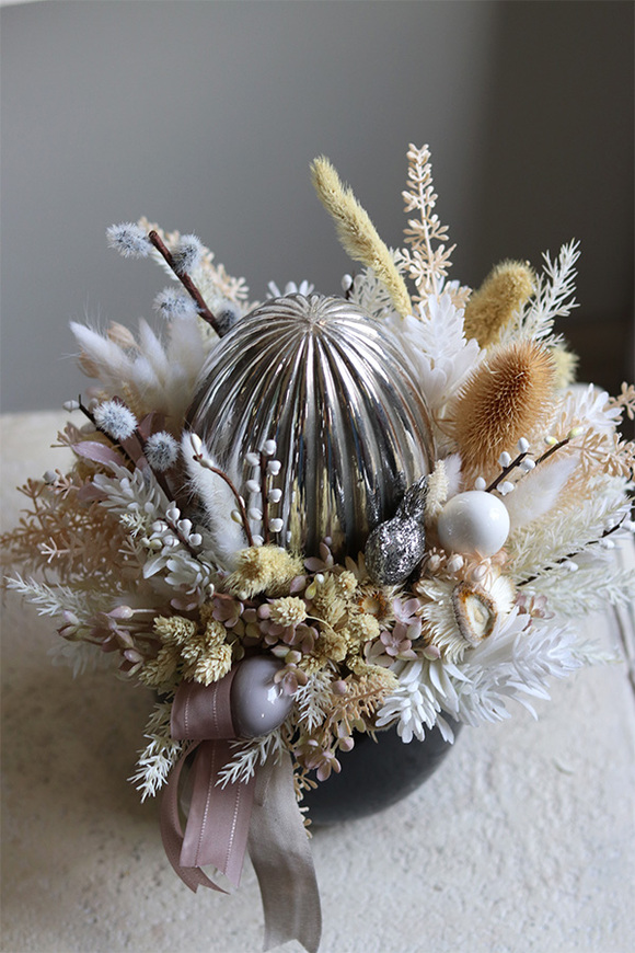 stroik z jajem Bretanna, ozdoba ze srebrnym jajem