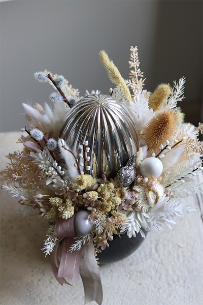 stroik z jajem Bretanna, ozdoba ze srebrnym jajem