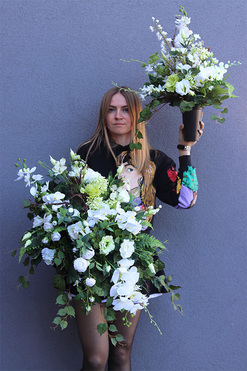 Biała Klemensa, bukiet nagrobny we wkładzie, dł.55cm