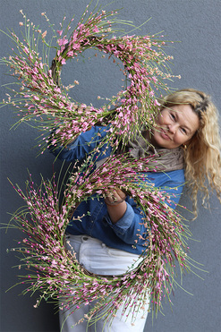 Pink Calina, wiosenny wianek na drzwi, śr.55cm