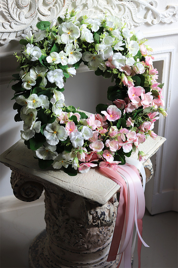 Bratki Biało-Różowe, wianek dekoracyjny na drzwi