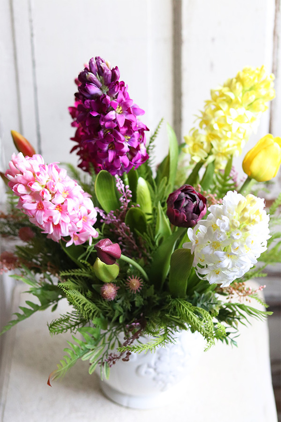 Bellania, kompozycja z hiacyntów i tulipanów, wys.40cm 