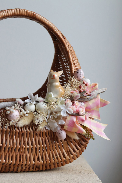 Bienne, dekorowany koszyczek wielkanocny