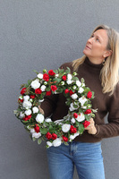 Teraz Polska, wianek z białymi kwiatami