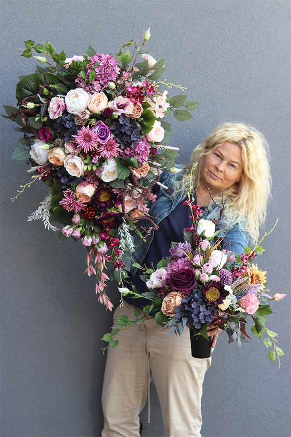 Fiolena, fioletowy bukiet nagrobny we wkładzie