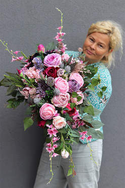 Różowa Kraina, kompozycja nagrobna w osłonce, wys.40cm