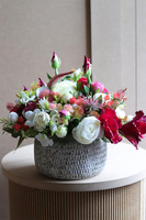 Yrenna, kompozycja kwiatowa w misie