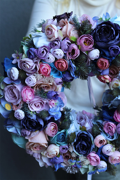 efektowny wianek z niebieskimi różami, Pranella Navy