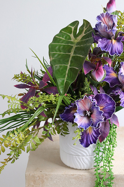 Iryski, nowoczesna kompozycja wiosenna, wym.43x55x27cm