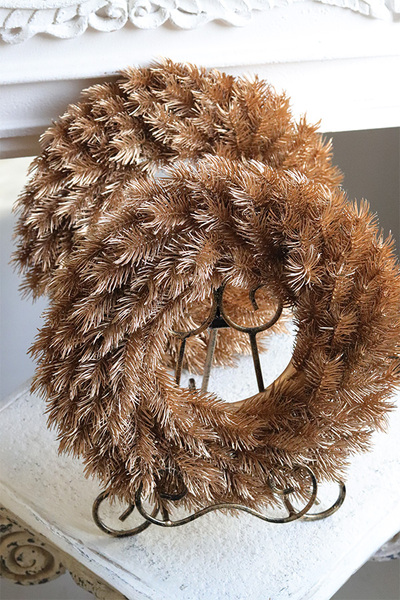 Złoty Dom, dekoracyjny wianek ze złotych gałązek